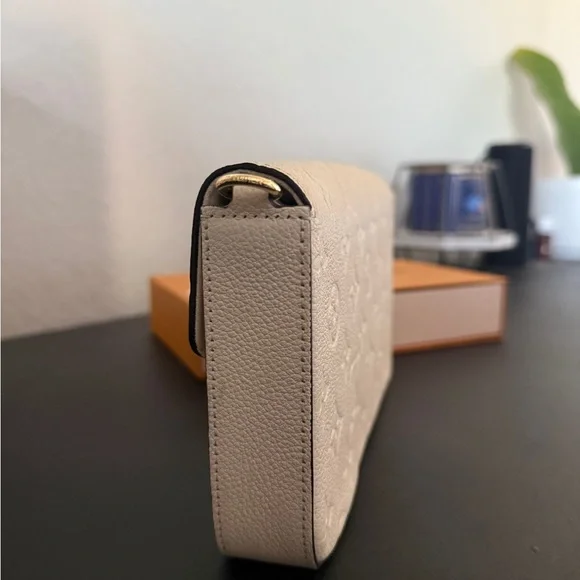 Louis Vuitton Monogram Cream Wristlet - Picture 2 of 13